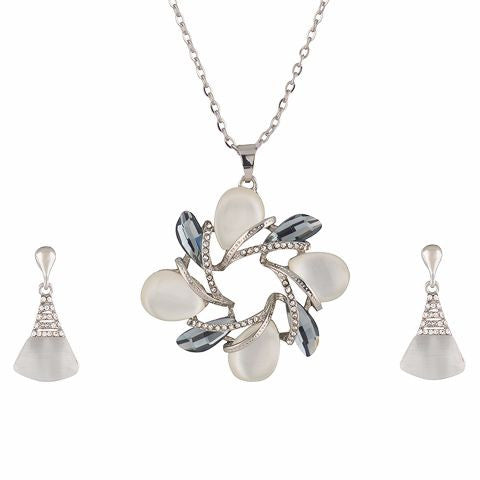 Silver colour Traditional design Pendant Set