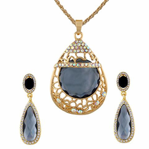 Gold colour Traditional design Pendant Set